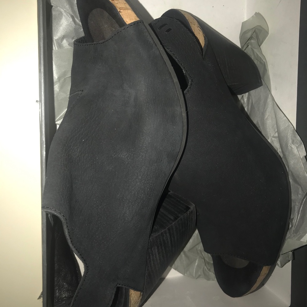 Black Eileen Fisher black suede size 10 shoes